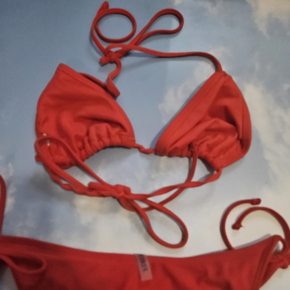 Red String Bikini - Picture 11 of 13
